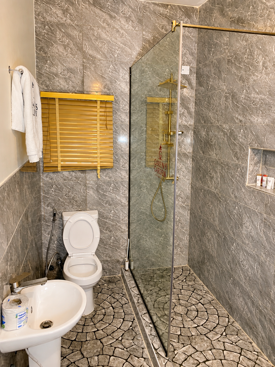 Walk-in shower bath